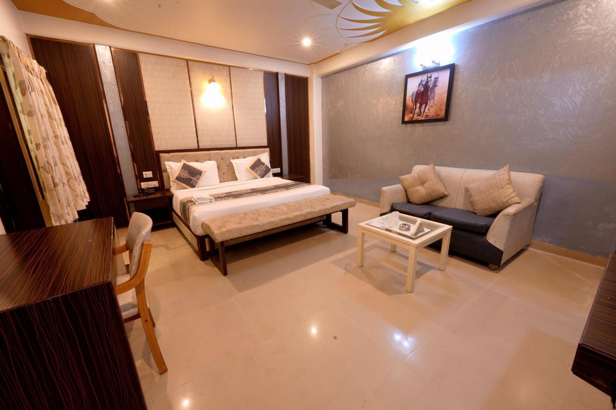 Country house Oppera Delhi Airport
