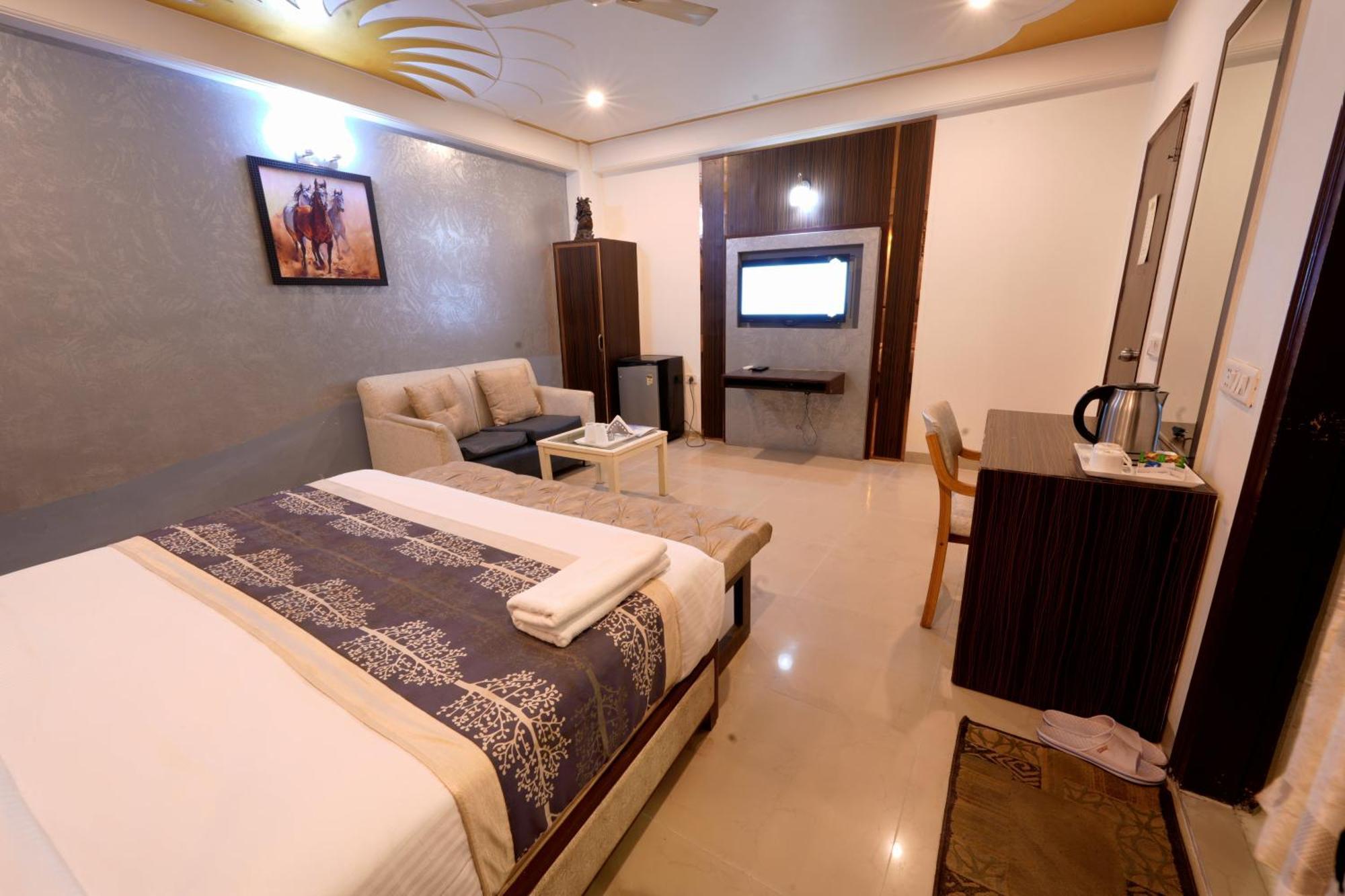 Oppera Delhi Airport Country house