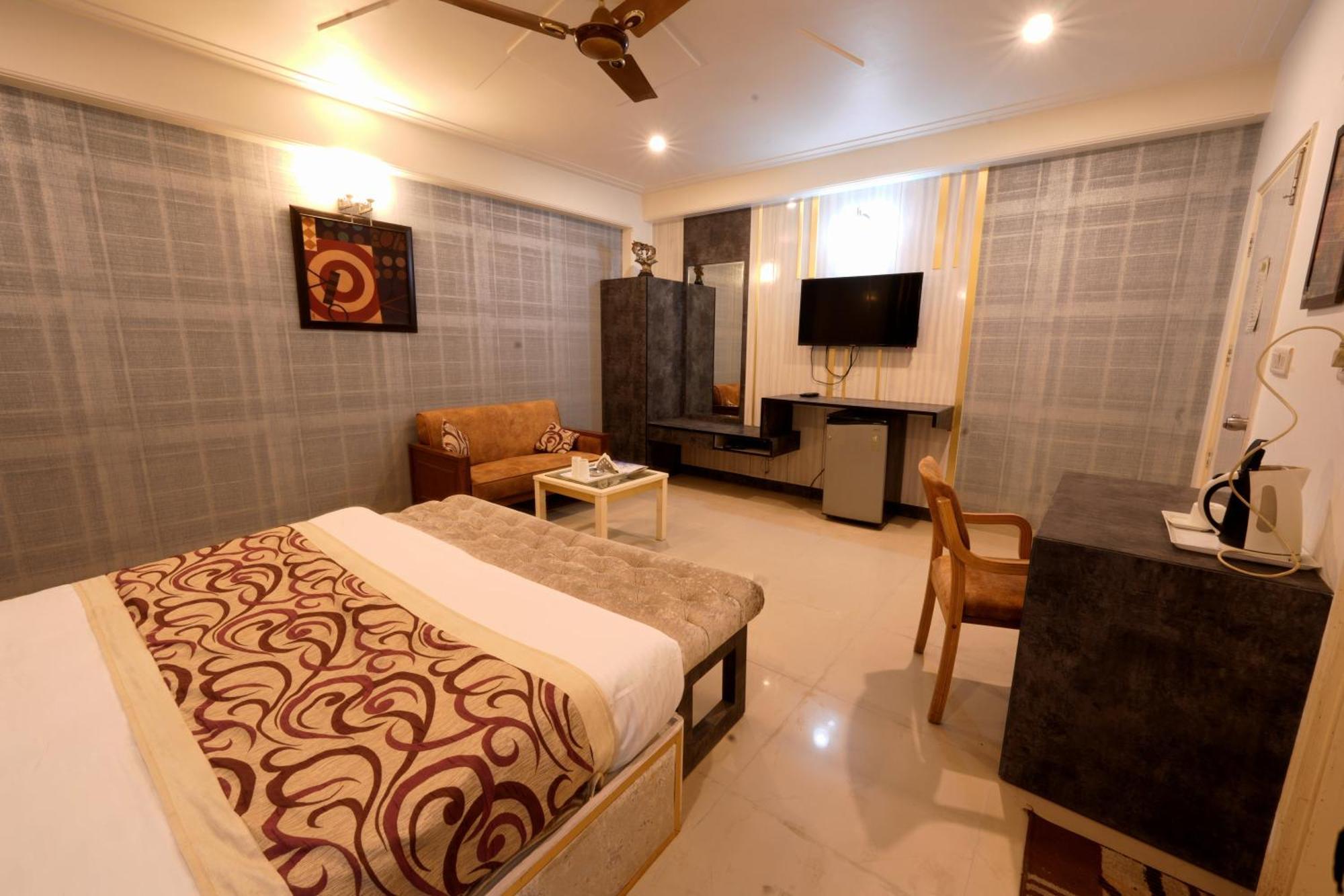 Country house Oppera Delhi Airport *
